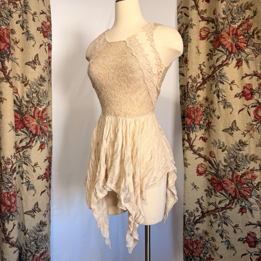 Free People Stunning Cream Lace Knit Handkerchief Hem Sleeveless Top fairycore